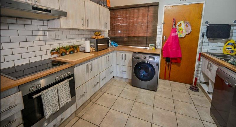 2 Bedroom Property for Sale in Langenhovenpark Free State